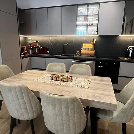 Alisof Luxury Apartament *